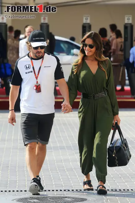 Foto zur News: Fernando Alonso (McLaren) mit Freundin Lara Alvarez