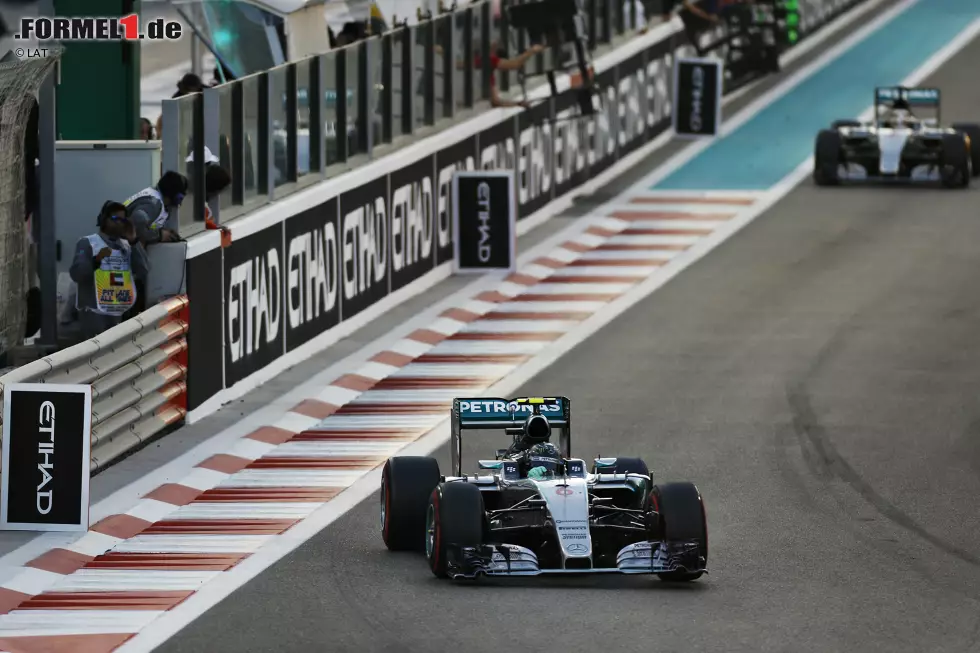 Foto zur News: Nico Rosberg (Mercedes) und Lewis Hamilton (Mercedes)