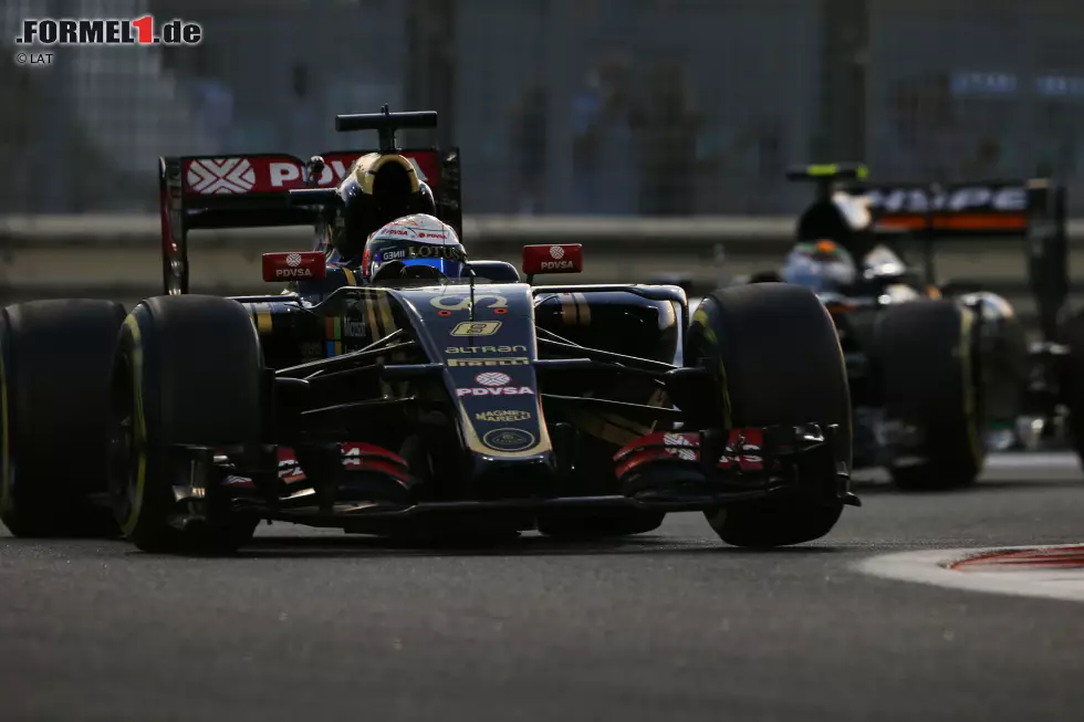 Foto zur News: Romain Grosjean (Lotus) und Sergio Perez (Force India)