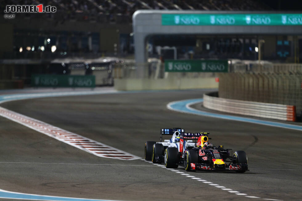 Foto zur News: Daniil Kwjat (Red Bull) und Felipe Massa (Williams)