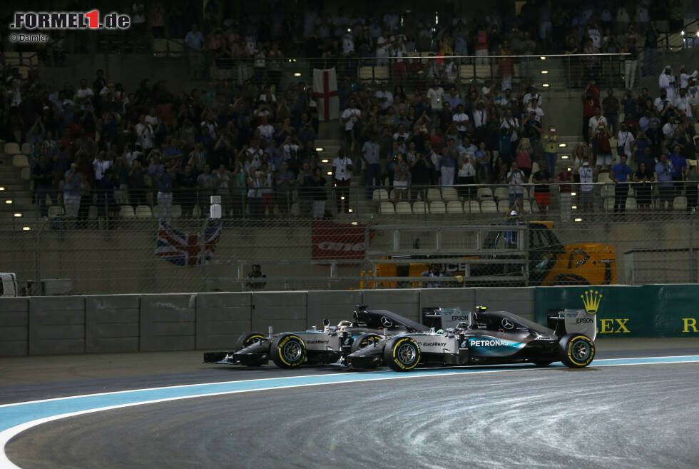 Foto zur News: Nico Rosberg und Lewis Hamilton (Mercedes)
