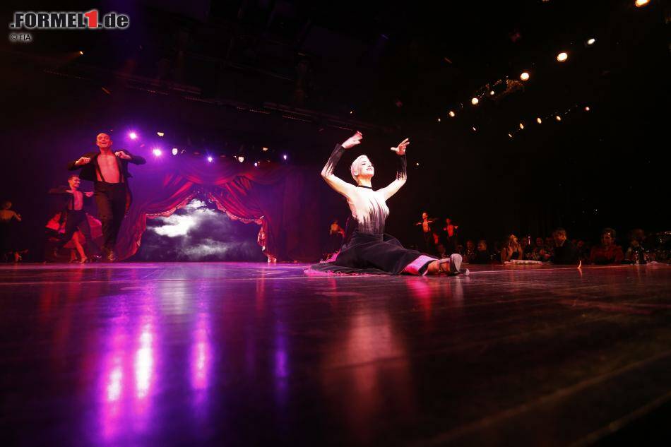 Foto zur News: Tänzerin bei der FIA-Gala