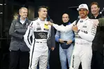 Foto zur News: Pascal Wehrlein und Lewis Hamilton (Mercedes)