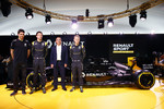 Foto zur News: Esteban Ocon (Renault), Jolyon Palmer (Renault) und Kevin Magnussen (Renault)