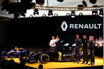 Foto zur News: Kevin Magnussen (Renault), Jolyon Palmer (Renault) und Esteban Ocon (Renault)