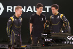 Foto zur News: Kevin Magnussen (Renault), Esteban Ocon (Renault) und Jolyon Palmer (Renault)