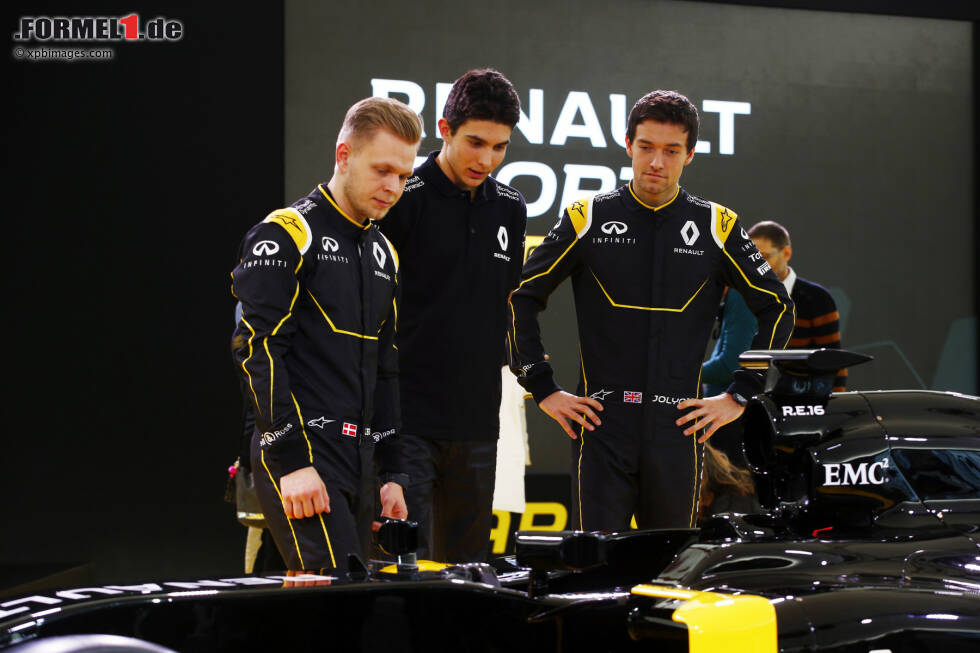 Foto zur News: Kevin Magnussen (Renault), Esteban Ocon (Renault) und Jolyon Palmer (Renault)