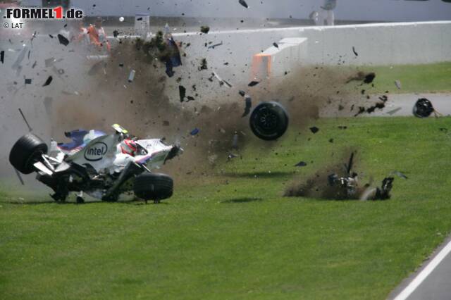 Foto zur News: Für Robert Kubica endete der Grand Prix 2007 im Desaster: Nach einem Zweikampf mit Jarno Trulli erlebte er den schlimmsten Moment seiner Formel-1-Karriere.