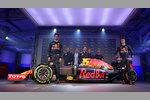 Foto zur News: Daniel Ricciardo und Daniil Kwjat (Red Bull)