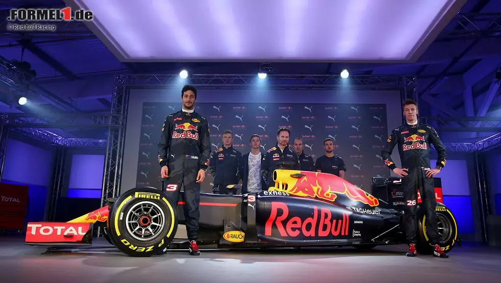 Foto zur News: Daniel Ricciardo und Daniil Kwjat (Red Bull)