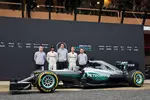 Foto zur News: Lewis Hamilton (Mercedes), Toto Wolff und Nico Rosberg (Mercedes)