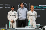 Foto zur News: Lewis Hamilton (Mercedes), Toto Wolff und Nico Rosberg (Mercedes)