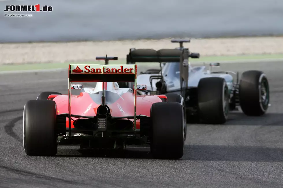 Foto zur News: Lewis Hamilton (Mercedes) und Sebastian Vettel (Ferrari)