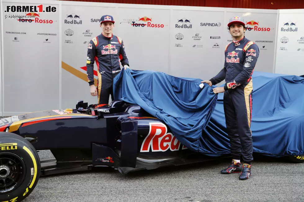 Foto zur News: Max Verstappen (Toro Rosso) und Carlos Sainz (Toro Rosso)