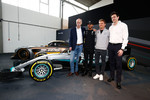 Foto zur News: Dieter Zetsche, Lewis Hamilton, Nico Rosberg und Toto Wolff