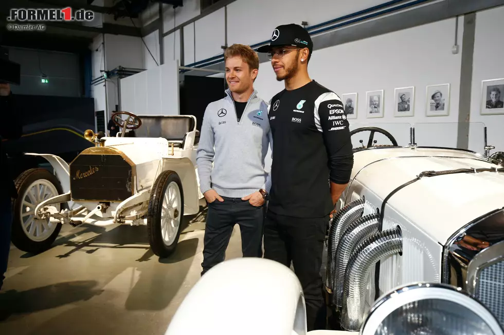 Foto zur News: Nico Rosberg und Lewis Hamilton