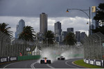 Foto zur News: Rio Haryanto (Manor) und Fernando Alonso (McLaren)