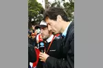 Foto zur News: Mark Webber und Fernando Alonso (McLaren)