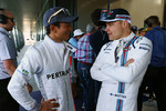 Foto zur News: Rio Haryanto (Manor) und Valtteri Bottas (Williams)
