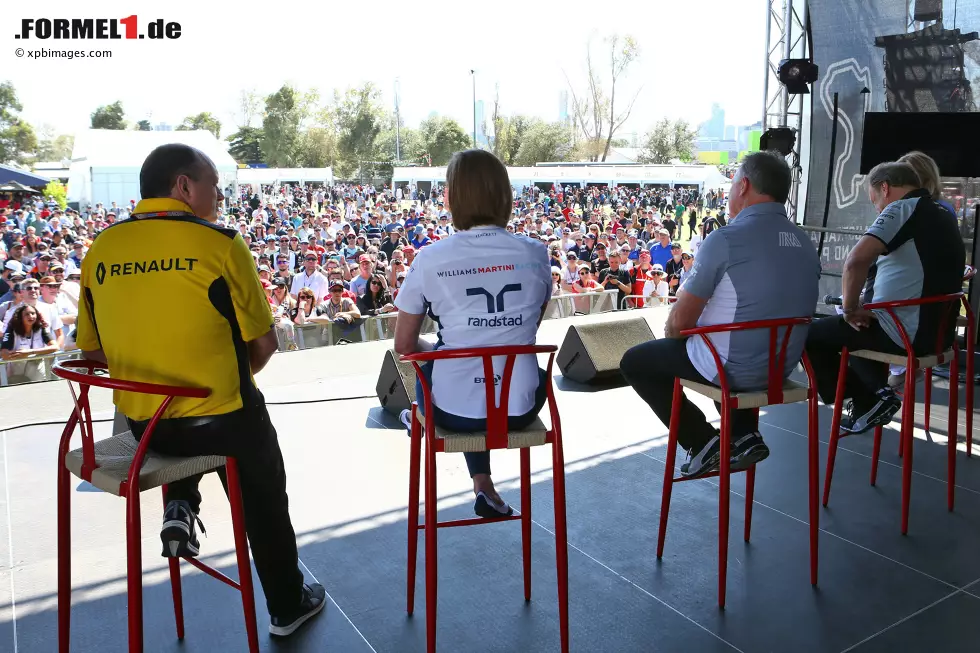 Foto zur News: Teamchefs stellen sich den Fans