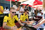 Foto zur News: Kevin Magnussen (Renault) und Jolyon Palmer (Renault)