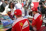 Foto zur News: Sebastian Vettel (Ferrari) und Kimi Räikkönen (Ferrari)