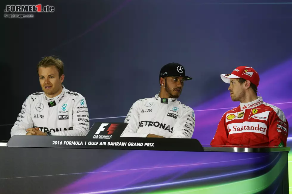 Foto zur News: Nico Rosberg (Mercedes), Lewis Hamilton (Mercedes) und Sebastian Vettel (Ferrari)