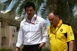 Foto zur News: Toto Wolff (Mercedes) und Frederic Vasseur (Renault)