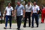 Foto zur News: Die Teamchefs auf dem Weg zur Qualifying-Krisensitzung