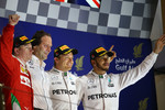 Foto zur News: Kimi Räikkönen (Ferrari), Nico Rosberg (Mercedes) und Lewis Hamilton (Mercedes)