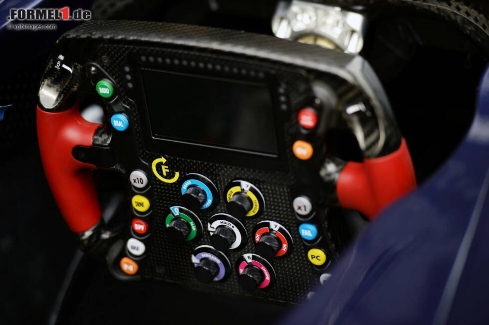 Foto zur News: Lenkrad des Toro Rosso STR11