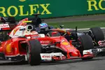 Foto zur News: Max Verstappen (Toro Rosso) und Kimi Räikkönen (Ferrari)