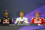 Foto zur News: Daniel Ricciardo (Red Bull), Nico Rosberg (Mercedes) und Kimi Räikkönen (Ferrari)