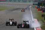 Foto zur News: Jenson Button (McLaren), Sergio Perez (Force India) und Valtteri Bottas (Williams)