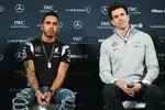 Foto zur News: Lewis Hamilton und Toto Wolff