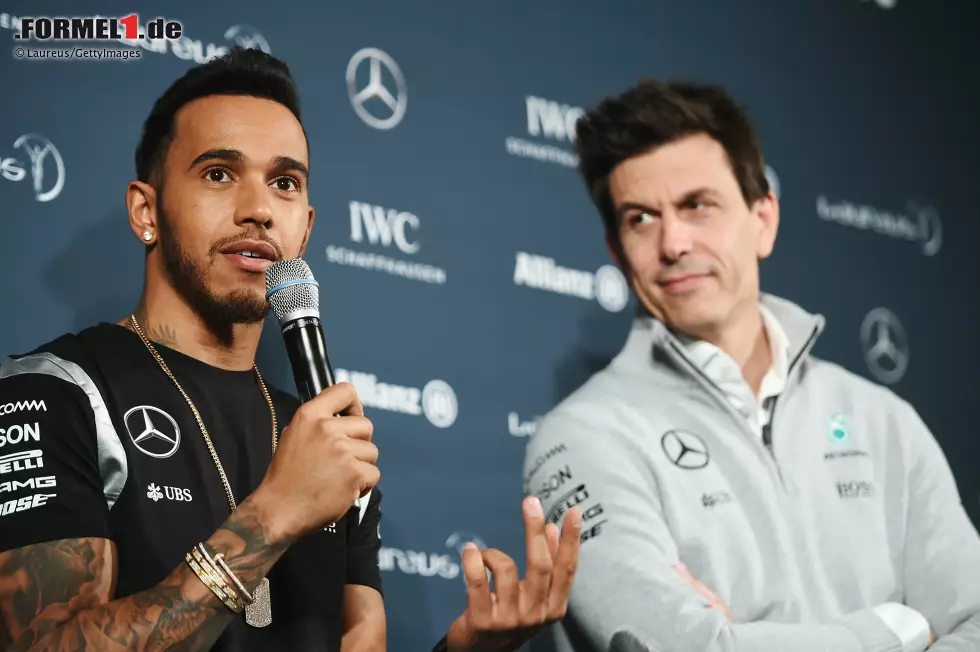 Foto zur News: Lewis Hamilton und Toto Wolff