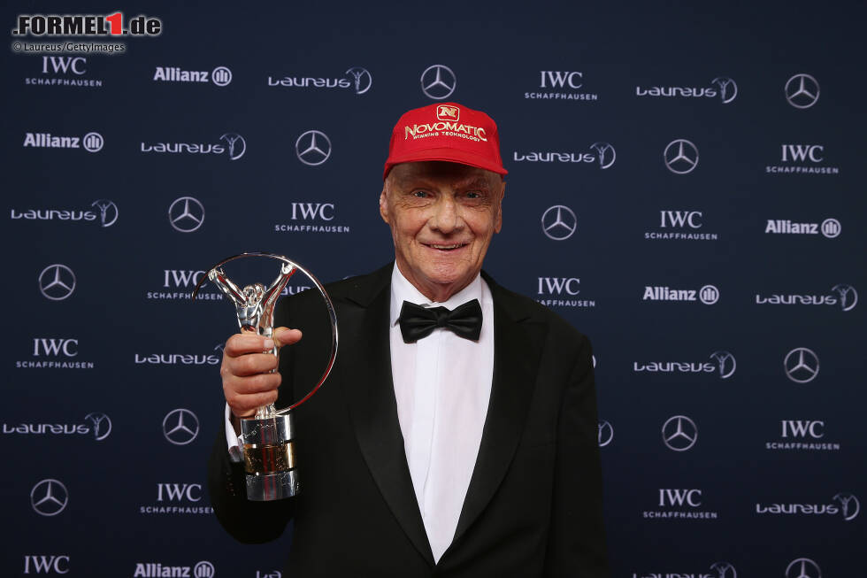 Foto zur News: Niki Lauda ohne sein &amp;quot;Kapperl&amp;quot;? Unvorstellbar! So hat sich die Kappe im Laufe der Jahre entwickelt ...