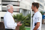 Foto zur News: Charlie Whiting und Jenson Button (McLaren)