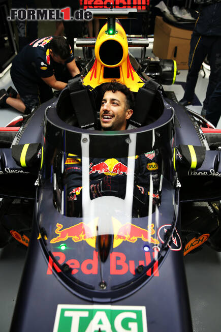 Foto zur News: Daniel Ricciardo fühlt sich im ungewohnten Cockpit bereits wohl.