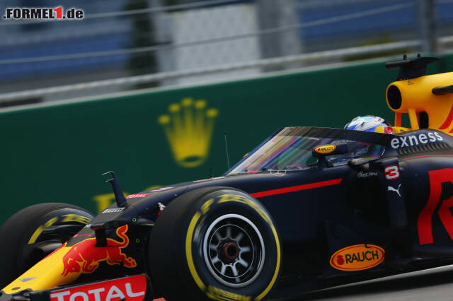 Foto zur News: Daniel Ricciardo testete am Freitag erstmals den Red-Bull-Cockpitschutz.