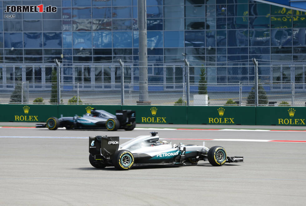 Foto zur News: Lewis Hamilton (Mercedes) und Nico Rosberg (Mercedes)
