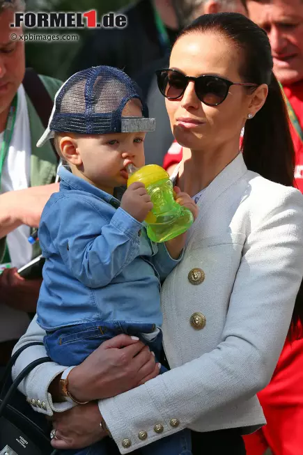 Foto zur News: Kimi Räikkönens Frau Minttu mit Sohn Robin