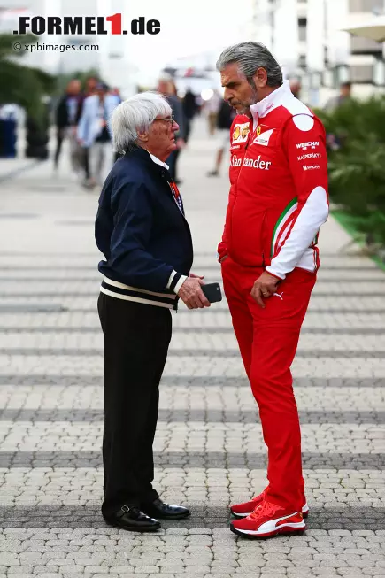 Foto zur News: Bernie Ecclestone und Maurizio Arrivabene