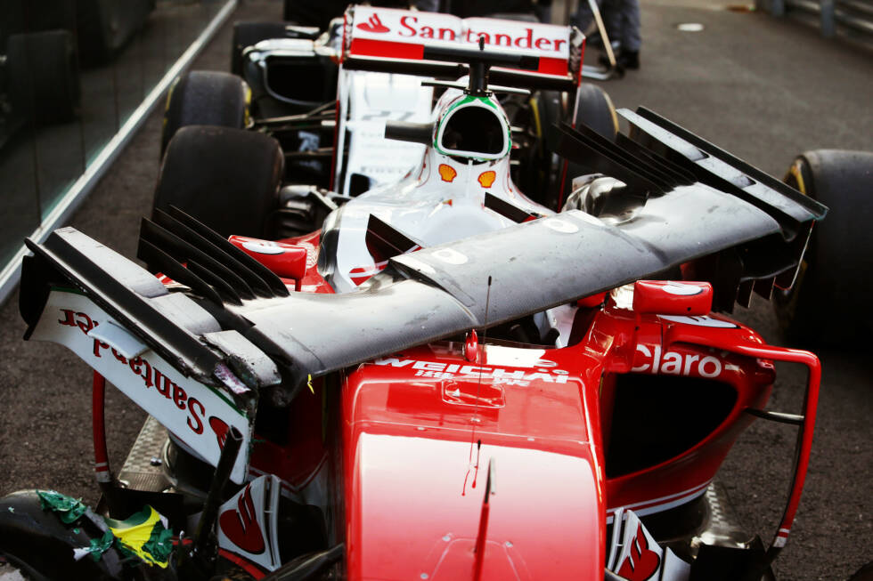 Foto zur News: Sebastian Vettels Unfallschrott: Immerhin halten sich die Folgen in Grenzen