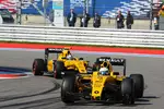 Foto zur News: Kevin Magnussen (Renault) und Jolyon Palmer (Renault)