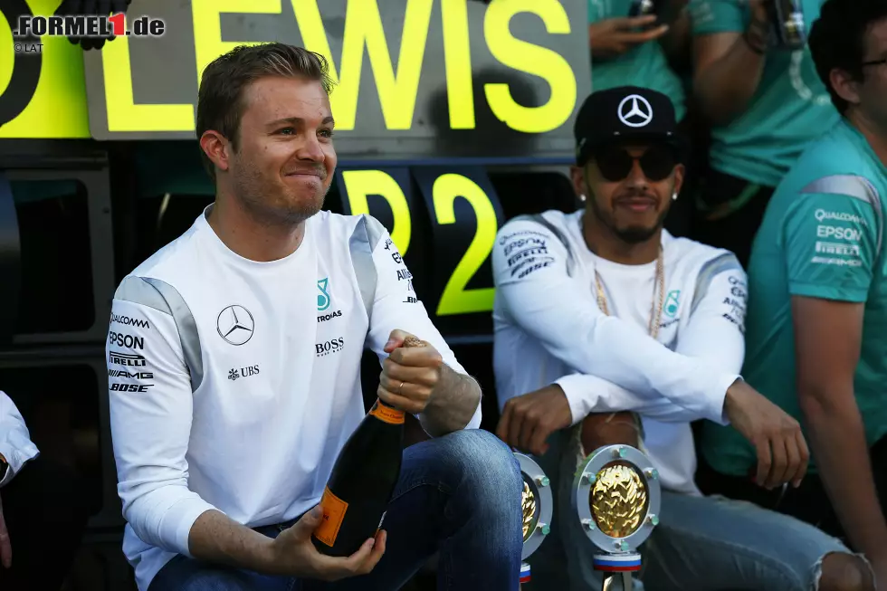 Foto zur News: Nico Rosberg (Mercedes) und Lewis Hamilton (Mercedes)