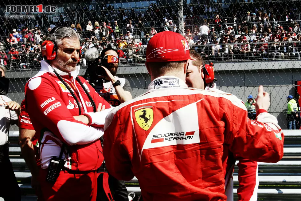 Foto zur News: Maurizio Arrivabene und Kimi Räikkönen (Ferrari)