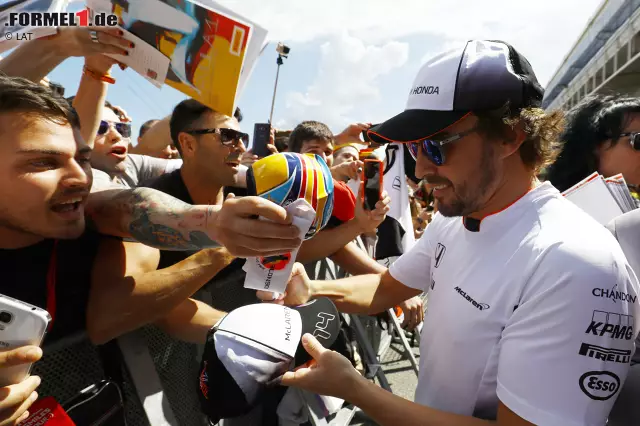 Foto zur News: Fernando Alonso (McLaren)