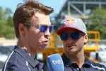 Foto zur News: Daniil Kwjat (Toro Rosso) und Carlos Sainz (Toro Rosso)