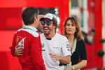 Foto zur News: Fernando Alonso (McLaren) und Luca Baldisserri